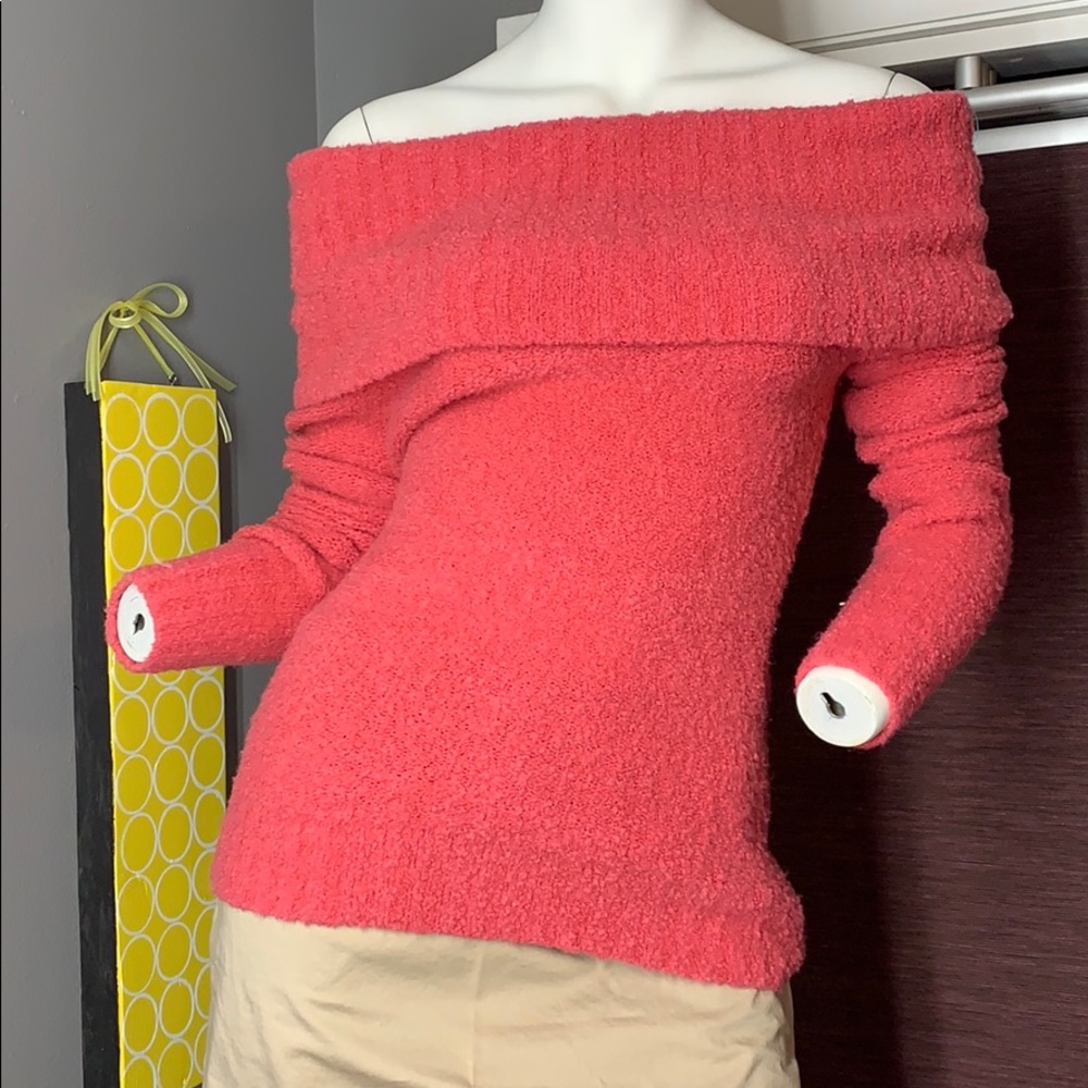 Moda International- pink fluffy sweater size:XS 💕